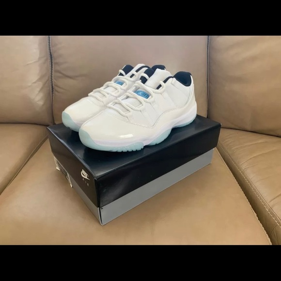 Nike Air Jordan 11 Retro Low 